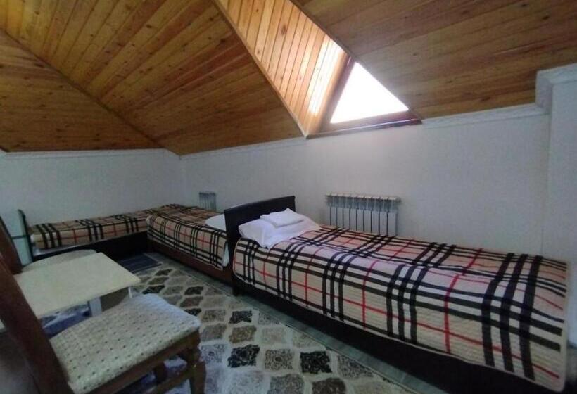 اتاق کلاسیک سه تخته, жайсан