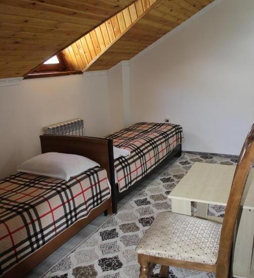 اتاق کلاسیک سه تخته, жайсан