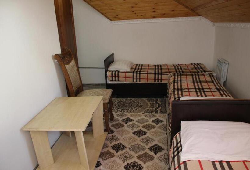 اتاق کلاسیک سه تخته, жайсан