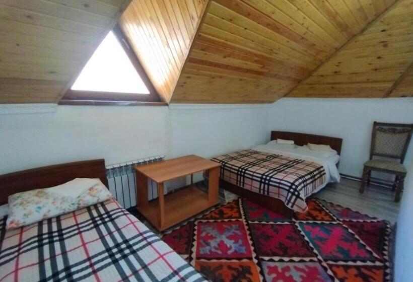 اتاق استاندارد سه نفره, жайсан