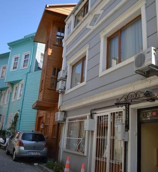 غرفة قياسية ثلاثية, Riverland Apart Suites