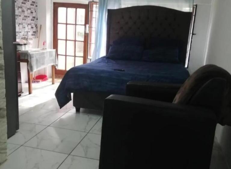 إستوديو ديلوكس, Pmb Backpackers Lodge