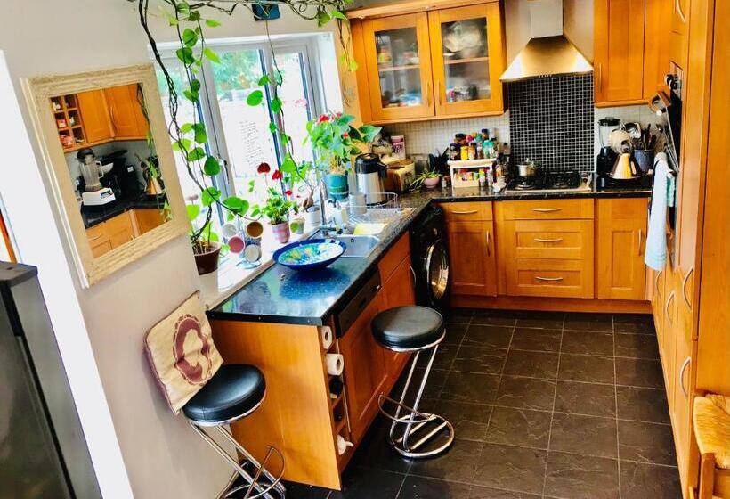 Номер Стандарт, Enfield Lock Business Stay House