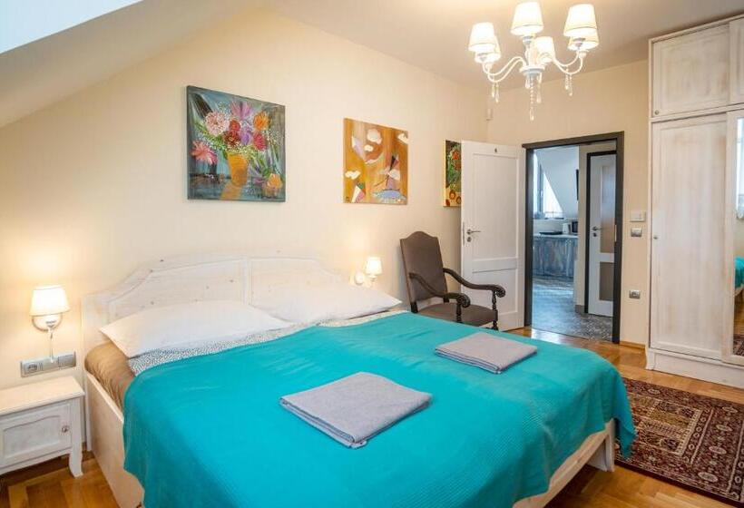 Люкс 2 Спальни, Kiss Henézi Guest House