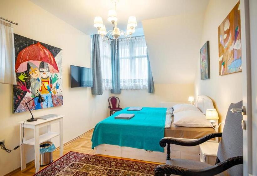 سوئیت 2 خوابه, Kiss Henézi Guest House