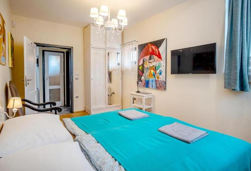 سوئیت 2 خوابه, Kiss Henézi Guest House