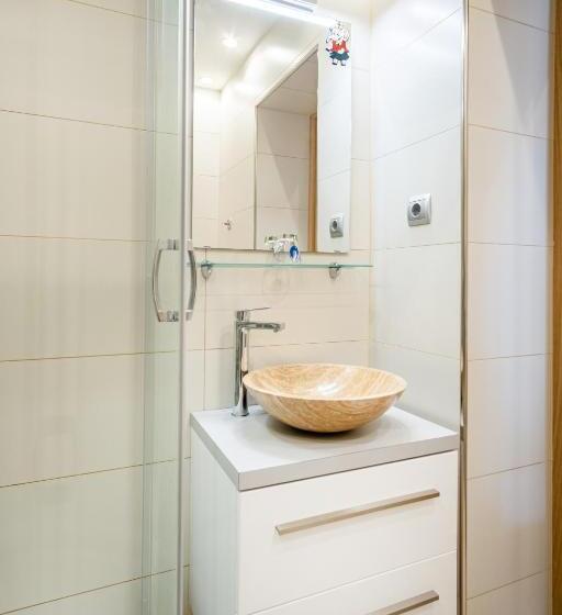 اتاق استاندارد یک نفره, Kiss Henézi Guest House