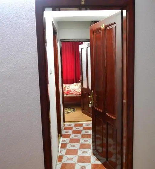 Huoneisto 2 Makuuhuonetta, Casa Simescu I