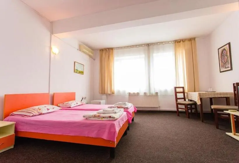 Camera Standard, Hostel Horia