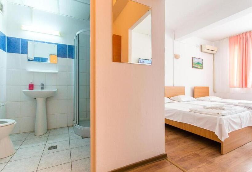 标准三人间, Hostel Horia