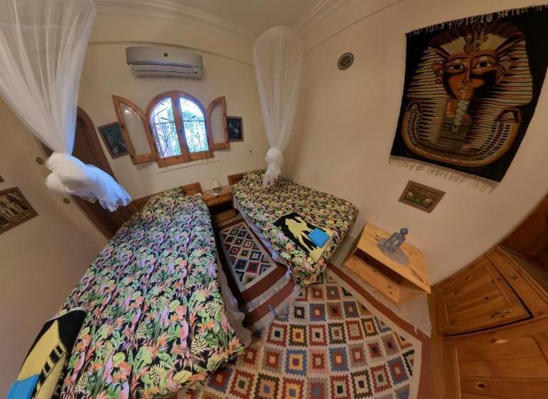 اتاق استاندارد, Alexander Lodge