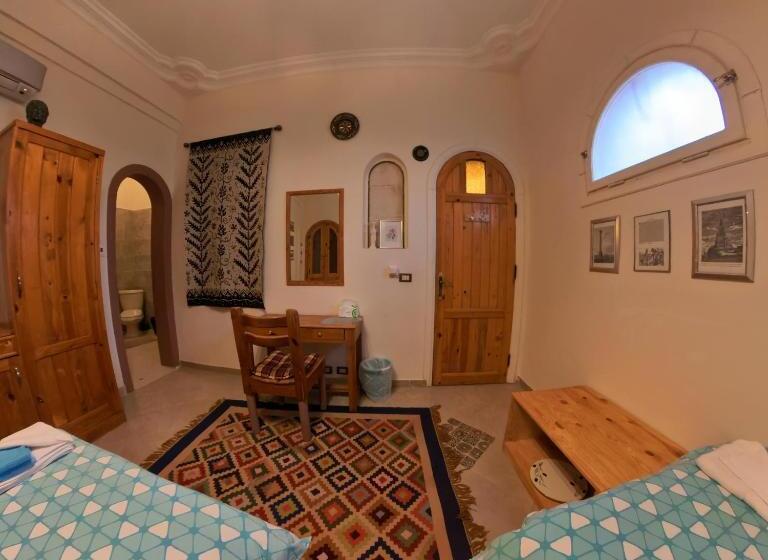 اتاق استاندارد, Alexander Lodge