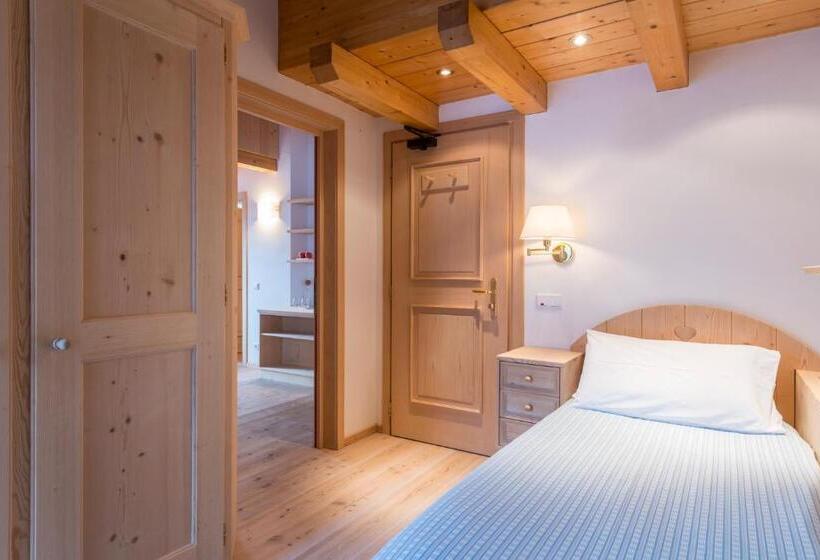 غرفة قياسية ثلاثية, Chalet Cima Uomo