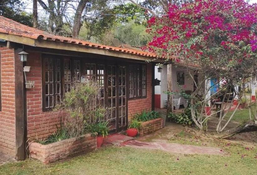 带花园景观和一个卧室的别墅, Lindo Sitio Junto à Natureza