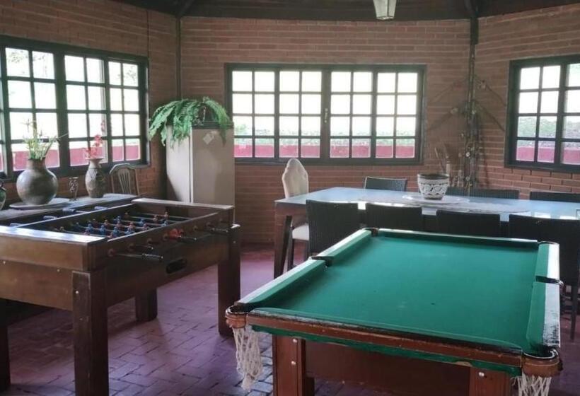 带花园景观和一个卧室的别墅, Lindo Sitio Junto à Natureza