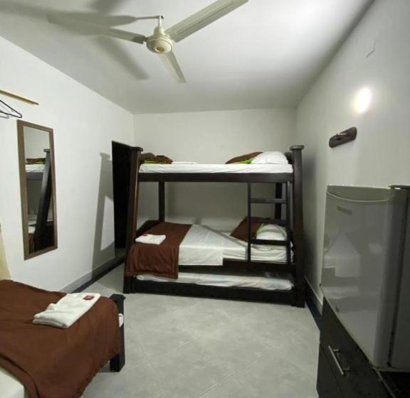 家庭间, Portón Del Oriente