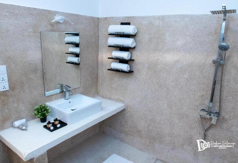 جناح جونيور مطلّ علي البحر, Shavara Beach