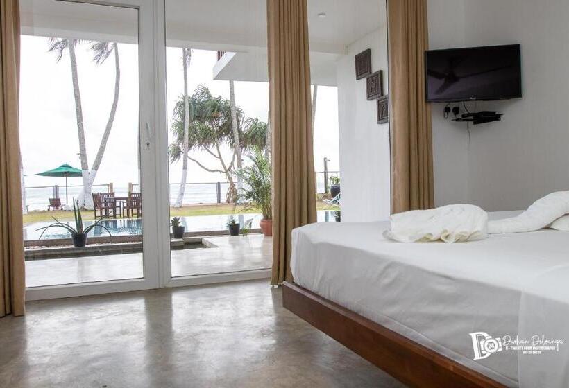 جناح جونيور مطلّ علي البحر, Shavara Beach