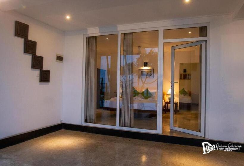 جناح جونيور مطلّ علي البحر, Shavara Beach