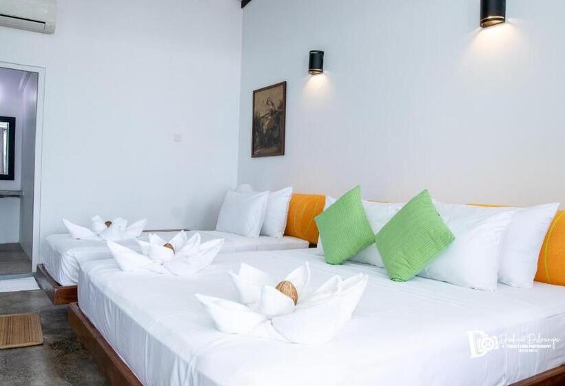 غرفة عائلية مطلّة علي البحر, Shavara Beach