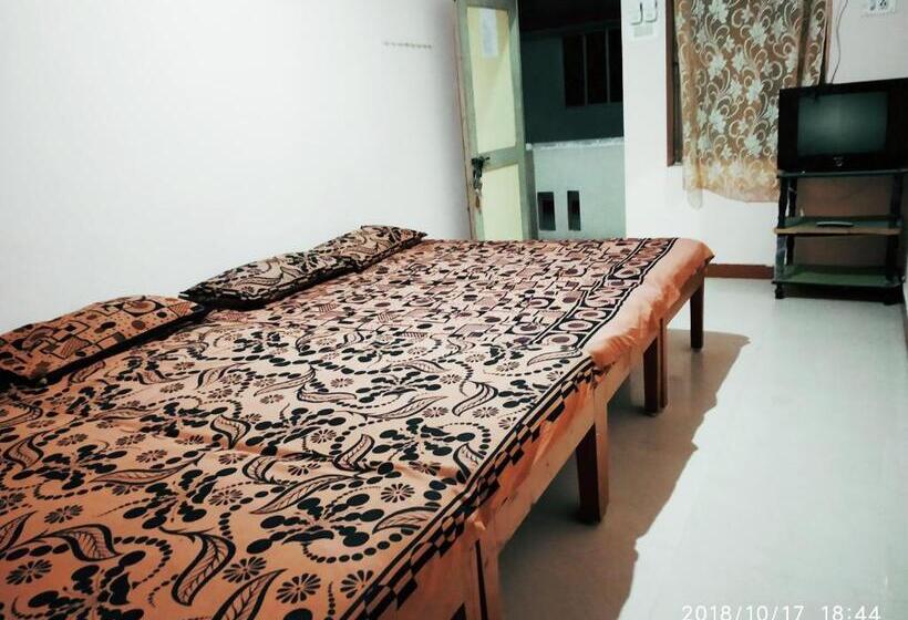 经典四人房间, Suriya Lodge