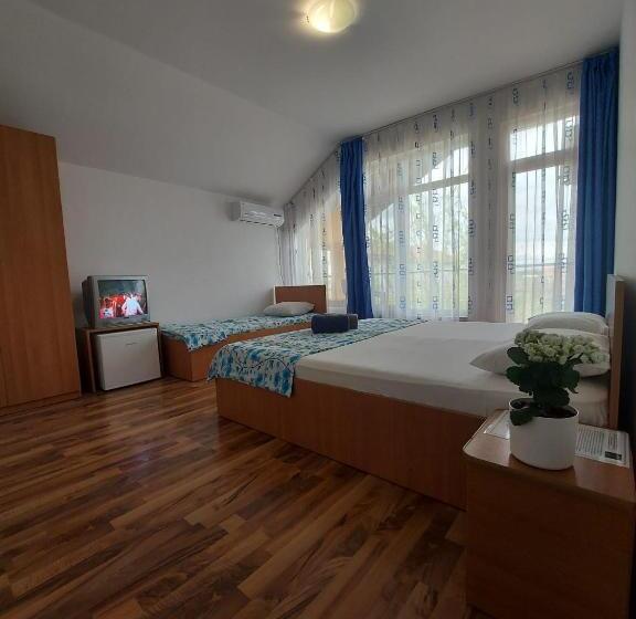 اتاق استاندارد سه نفره, Casa Ara Costinesti