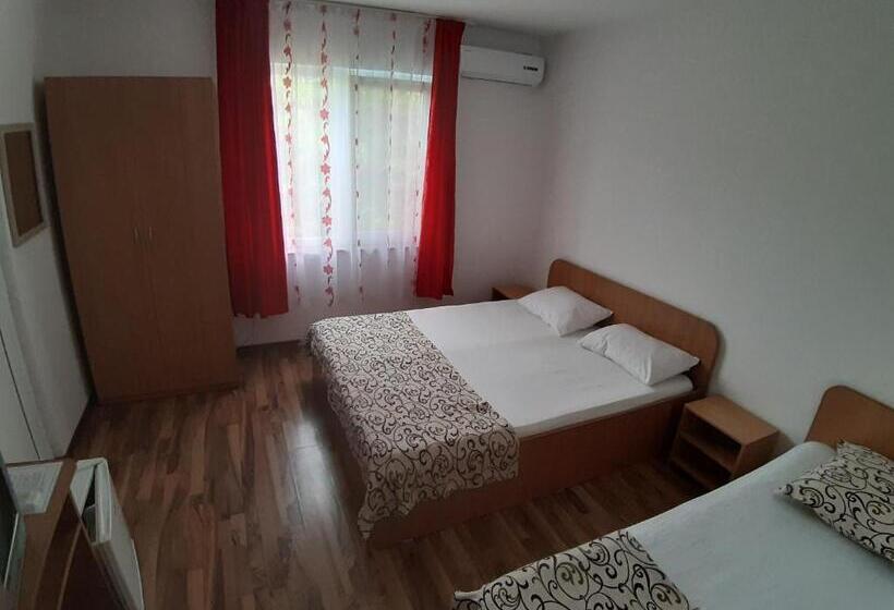 اتاق استاندارد سه نفره, Casa Ara Costinesti