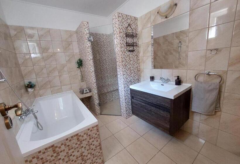 패밀리 스위트, Fehér Szeder