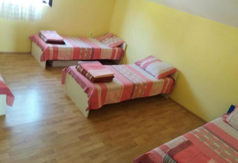 اتاق استاندارد چهار تخته, Guesthouse Tomasevic