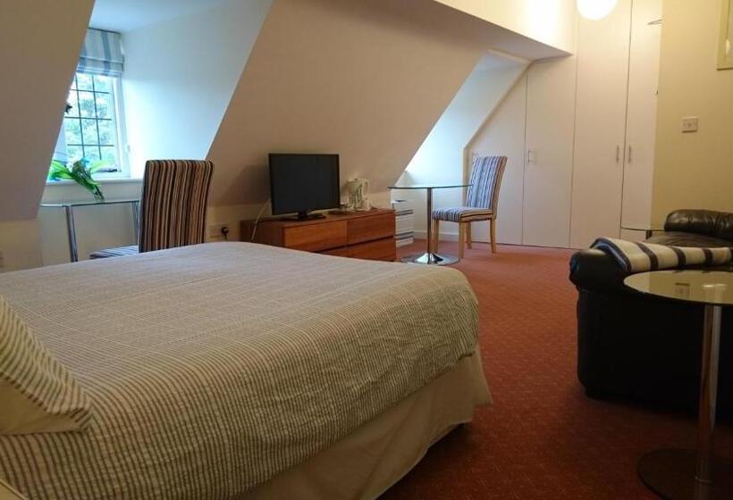 Номер Стандарт, Hitchambury Manor