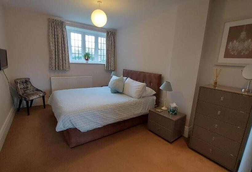 1階の1ベッドルームアパートメント, Hitchambury Manor