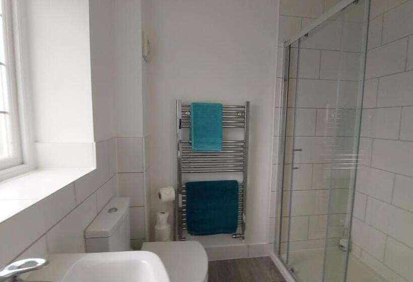 1階の1ベッドルームアパートメント, Hitchambury Manor