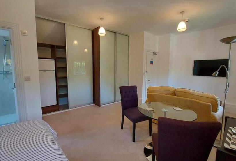 キングサイズベッドのデラックスルーム, Hitchambury Manor