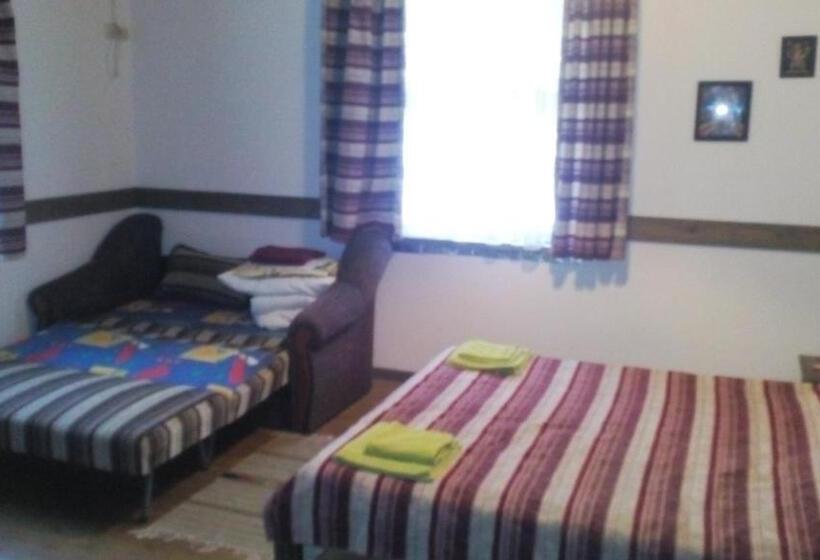 اتاق استاندارد سه نفره, Maghura Gostinnii Dvir