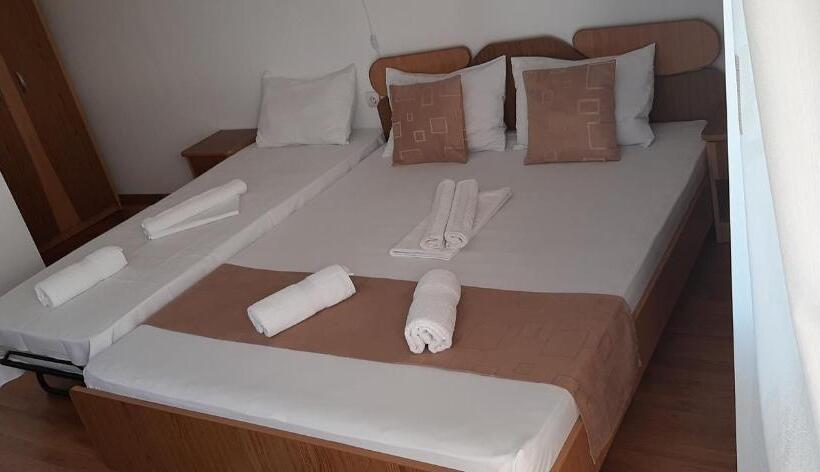 اتاق استاندارد سه نفره, Timona Camere De închiriat