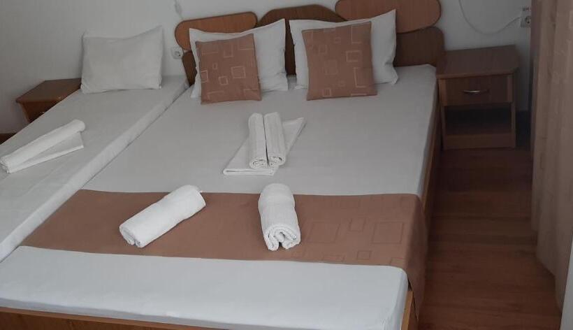 اتاق استاندارد سه نفره, Timona Camere De închiriat