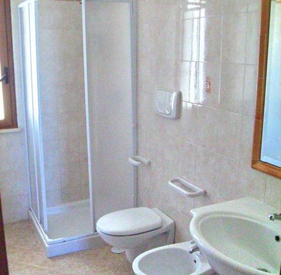 带1个卧室的带海景的公寓, Residenza Marinella