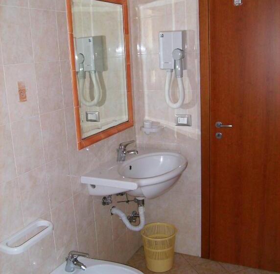 带1个卧室的带海景的公寓, Residenza Marinella