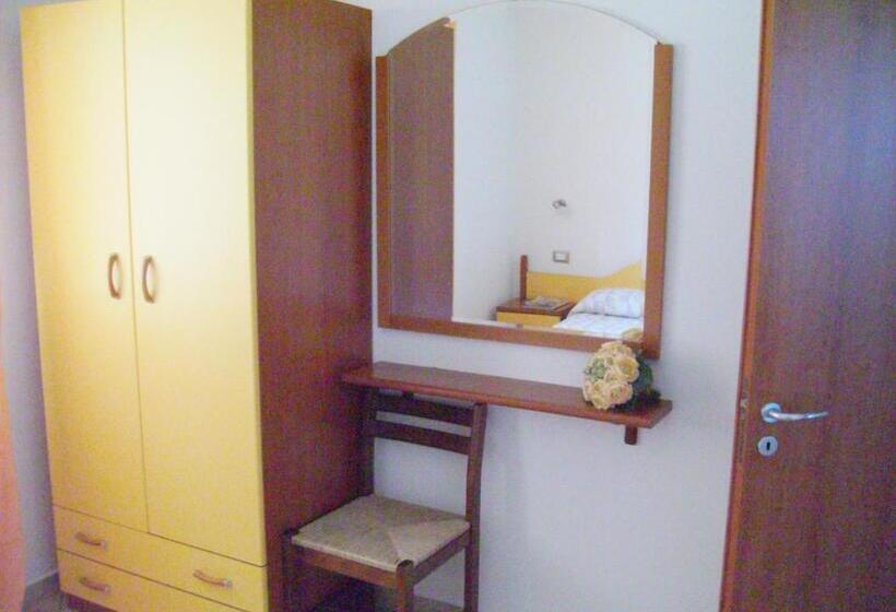 带1个卧室的带海景的公寓, Residenza Marinella