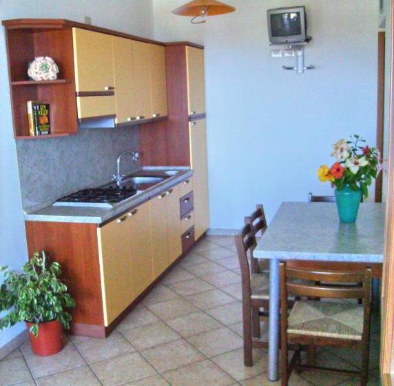 带1个卧室的带海景的公寓, Residenza Marinella