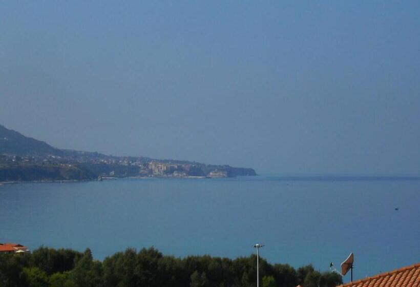 带1个卧室的带海景的公寓, Residenza Marinella