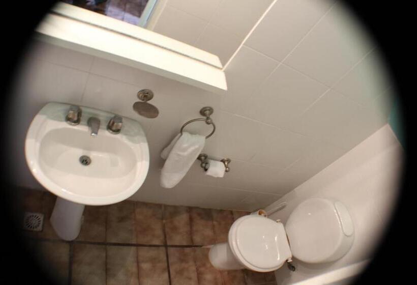 复式房间, Valeria Green