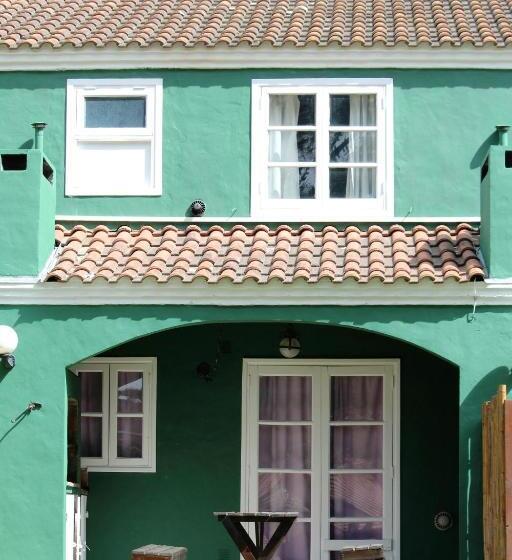 复式房间, Valeria Green