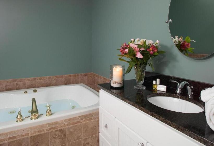 جناح سرير كينج, Wolf Cove Inn