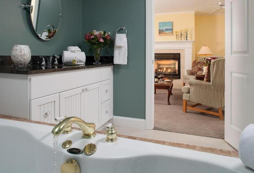 جناح سرير كينج, Wolf Cove Inn