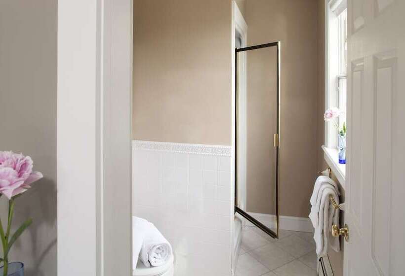 غرفة قياسية مطلّة علي البحيرة, Wolf Cove Inn