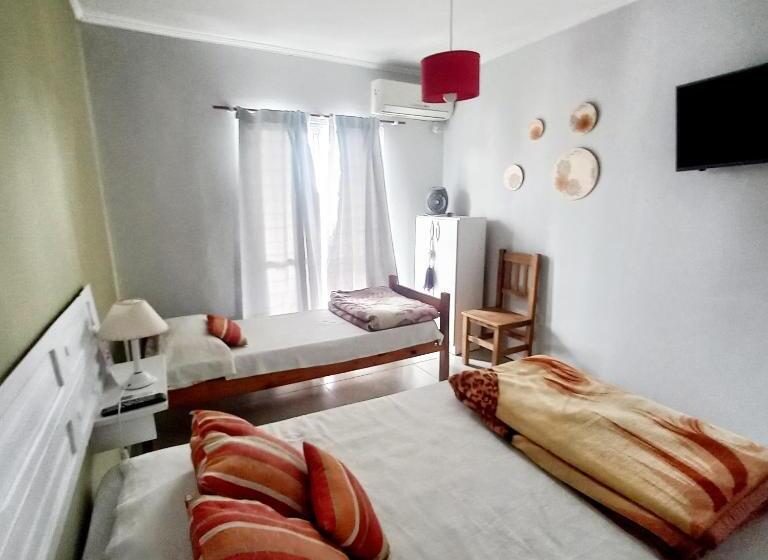 اتاق استاندارد سه نفره, Are Pora