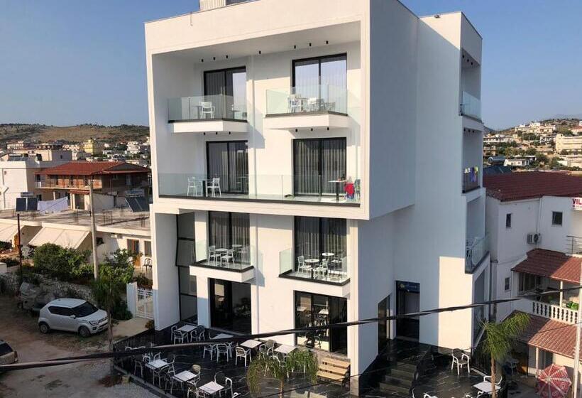 デラックスルーム, Agimi