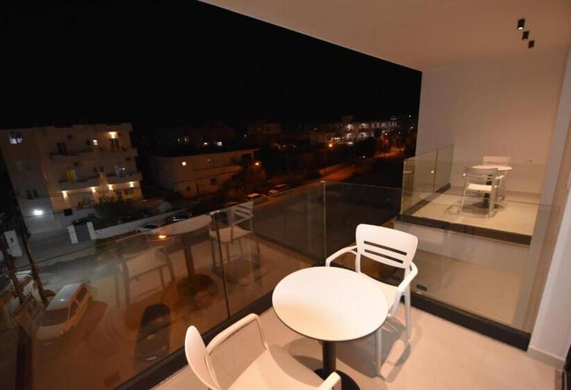 デラックスルーム, Agimi