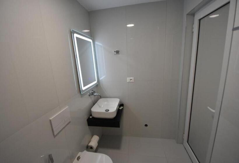 Quarto Deluxe, Agimi
